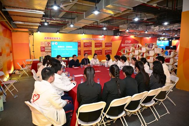 挺膺担当 进博有我——电气工程学部慰问第八届进博会志愿者 挺膺担当 进博有我——电气工程学部慰问第八届进博会志愿者