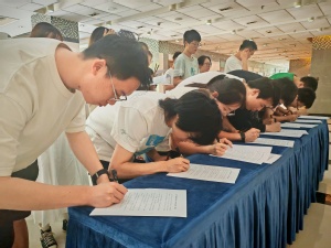 金沙组织新发展党员参观中共一大纪念馆 开展新党员入党宣誓仪式 金沙组织新发展党员参观中共一大纪念馆 开展新党员入党宣誓仪式