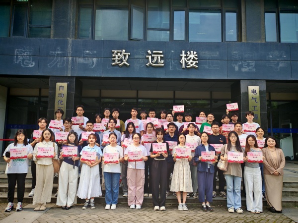 金沙组织新发展党员参观中共一大纪念馆 开展新党员入党宣誓仪式 金沙组织新发展党员参观中共一大纪念馆 开展新党员入党宣誓仪式