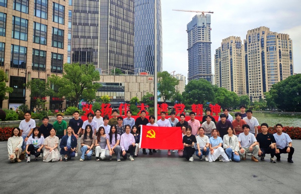 金沙组织新发展党员参观中共一大纪念馆 开展新党员入党宣誓仪式 金沙组织新发展党员参观中共一大纪念馆 开展新党员入党宣誓仪式